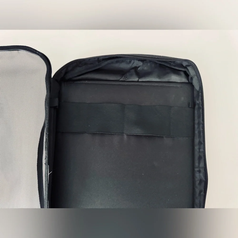 Black Lightweight Expandable Laptop Bag for 15